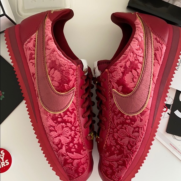 NWT Nike Cortez special edition red - Picture 6 of 9